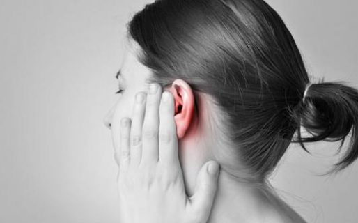 ¿Por qué me arde y se me pone roja la oreja? La creencia popular vs lo que dice la ciencia