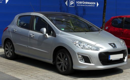 Prestó un auto que lo muestre a clientes y familiares, pero no se lo devolvieron más