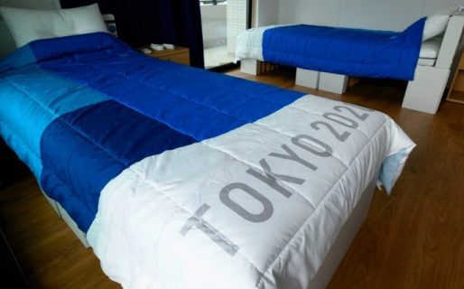 Probó las camas “anti-sexo” de la Villa Olímpica y publicó el video