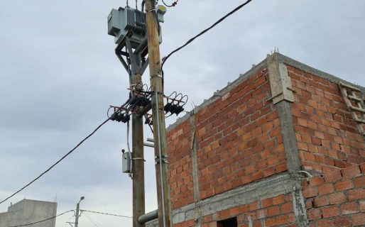 Un obrero cayó de unos 8 metros de altura tras recibir una descarga eléctrica