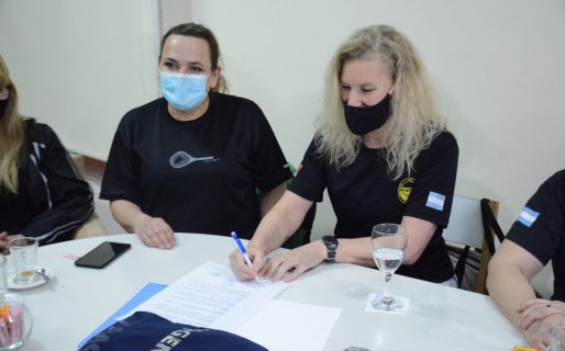 Entrega de subsidio e indumentaria para el Club Neptuno