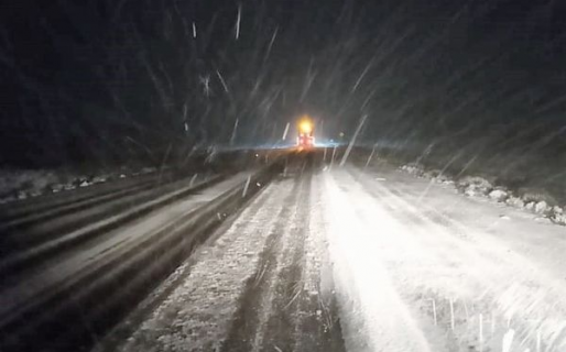 Está nevando en la ruta entre Comodoro y Garayalde