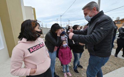 Arcioni entregó 16 nuevas viviendas en barrio Ciudadela