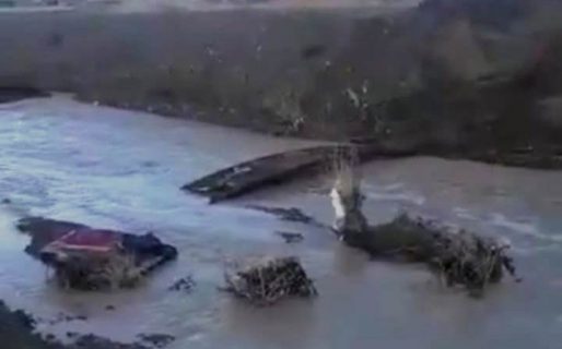 La lluvia volvió a complicar el cruce del barrio La Cantera y los vecinos siguen esperando el puente