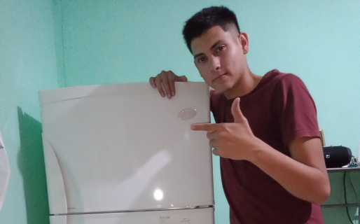 Tiene 18 años, tres trabajos, y logró comprarse una heladera: “Para mí es alto progreso”