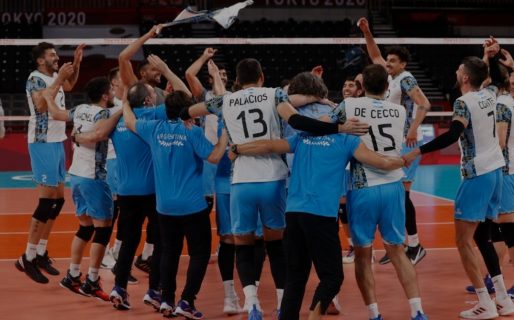 La selección argentina de vóley logró un triunfo histórico ante Italia y jugará las semifinales de los Juegos Olímpicos