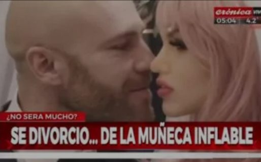 Se divorció… de la muñeca inflable