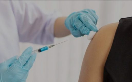 Científicos aseguran que vacunarse contra la gripe disminuye el riesgo de internación por covid