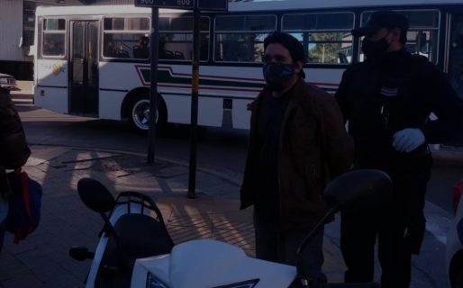 Un “cuchillero” céntrico desafiando a policías… terminó preso