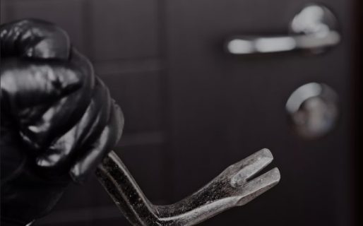 Barretearon la puerta y robaron en una vivienda de barrio Pueyrredón