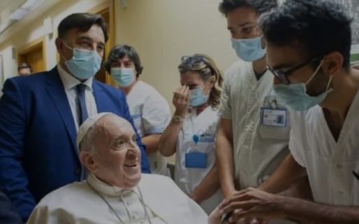 El papa Francisco habló sobre su estado de salud: «Un enfermero me salvó la vida»