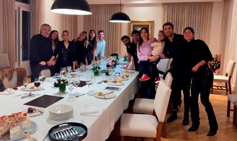 Se viralizó una foto de Alberto Fernández festejando el cumpleaños de Fabiola Yañez en Olivos