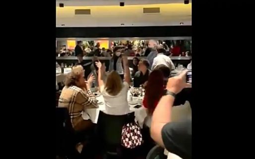 Al grito de “chorro” y “asesino”, escracharon a Ginés González García