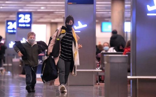 El Gobierno permitiría el ingreso de extranjeros vacunados con dos dosis para reactivar el turismo