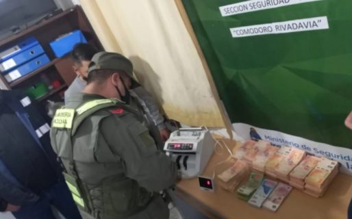 Llevaba 4 millones de pesos en una mochila y fue demorado por Gendarmería