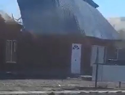 Fuertes vientos arrancaron techos completos en Gobernador Gregores