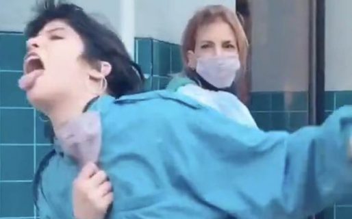 Se viralizó el video de una militante K por burlarse de un stand de Juntos por el Cambio