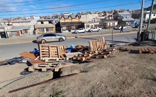 Las ráfagas de viento le destrozaron su verdulería