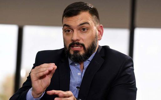 «Vamos a terminar usando los billetes de $1000 para empapelar las paredes», dijo Álvarez Agis
