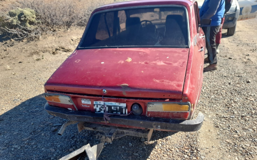 Los atraparon robando caños de un yacimiento petrolero