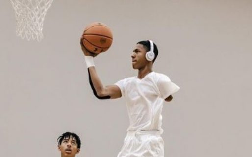 Conmovedor: juega al básquet con un solo brazo