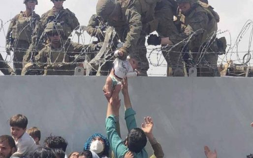 Qué pasó con el bebé entregado a los militares en Afganistán que se volvió viral