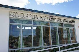 Padres de la Escuela nº12 de Rada Tilly le solicitan al municipio colaborar con pupitres individuales