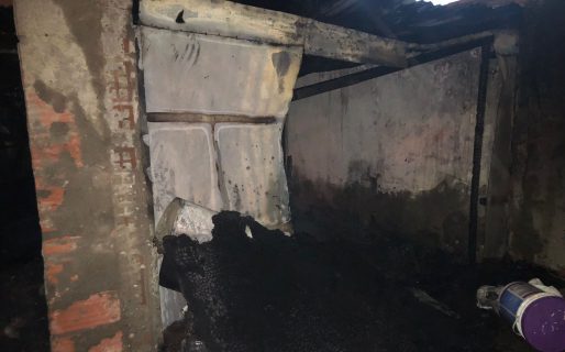 Por no tener gas prendió fuego en un balde y ocasionó un incendio