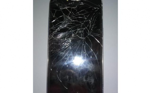 Allanan una vivienda para recuperar un celular con la pantalla trizada