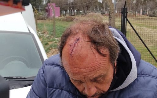 Un cliente lo atacó con un caño porque le vendió dos barriletes fallados