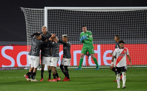 River tropezó en la ida de los cuartos