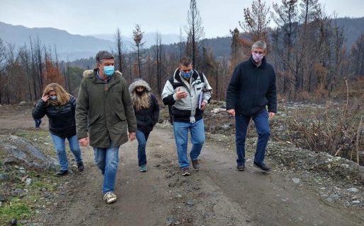 Ongarato y Menna recorrieron barrios afectados por los incendios en la Cordillera