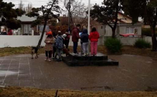 Padres y alumnos de la escuela N° 111 reclamaron nuevamente por la vuelta a clases