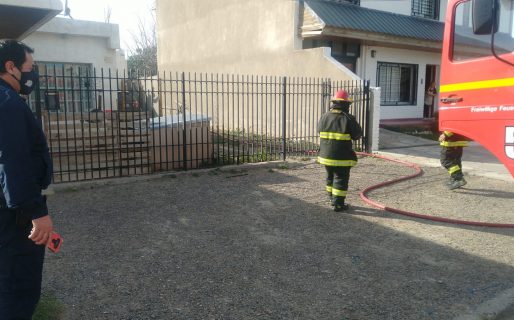 Un cigarrillo cayó sobre un colchón y provocó un principio de incendio