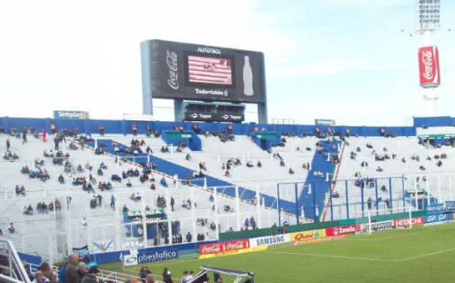 Vacunados y no vacunados en tribunas diferentes y constancia de inoculación en mano: así volvería el público a las canchas