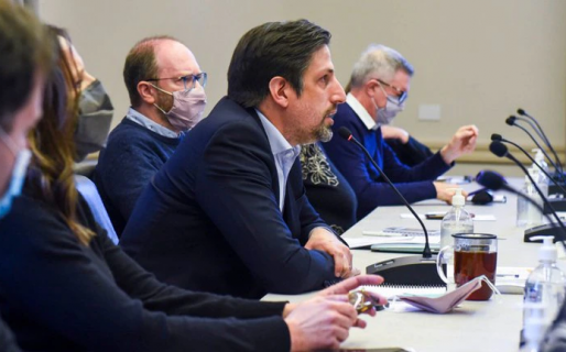 El Gobierno analiza reducir el distanciamiento para que haya más presencialidad en las escuelas