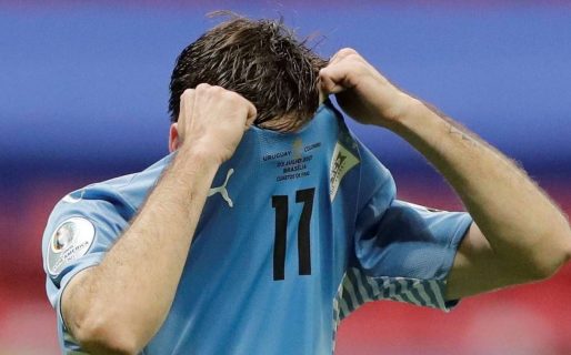 Uruguay tendrá que cambiar el escudo de su camiseta por pedido de la FIFA