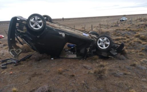 Una persona murió y otra resultó herida en un vuelco camino a Río Mayo