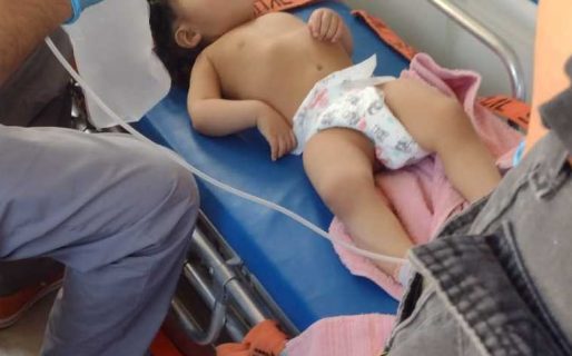 Dos policías salvaron a una bebé que no respiraba con maniobras de RCP