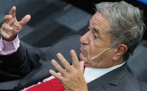 Eduardo Duhalde: «Hace un año y medio que el presidente está groggy, pero no la entiende»