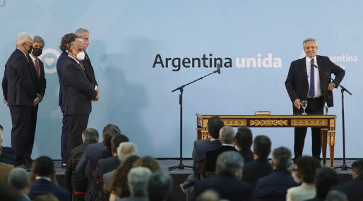 Alberto Fernández les tomó juramento a los nuevos ministros: “No me van a ver atrapado en disputas internas e innecesarias”