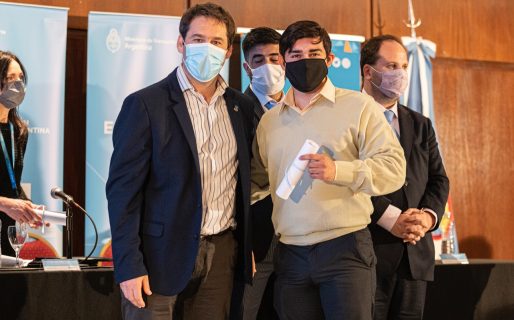 Luque participó del lanzamiento del Programa Nacional de Becas para el curso inicial de Controlador de Tránsito Aéreo