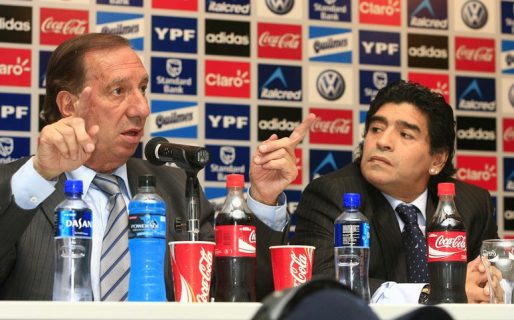 Le contarán a Bilardo de la muerte de Maradona