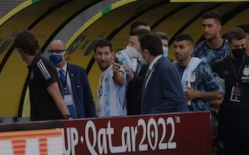 El “intruso” que suspendió el partido, las burlas al “Messi fotógrafo” y el derrumbe de Tite