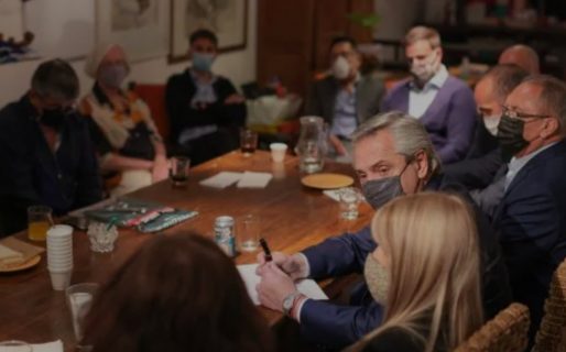 Alberto Fernández aceptó y hace campaña «tupperware»