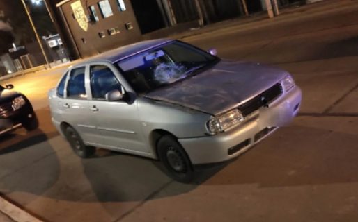 Intentaban robar un auto con un inhibidor en el Paseo Costero