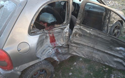 Manejaba borracho con sus amigos y chocó contra un camión