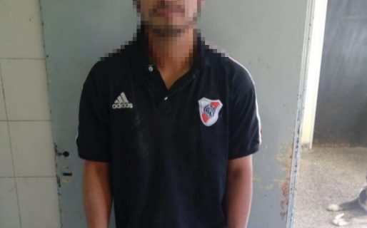 Atacó con un cuchillo a un policía cuando quiso identificarlo