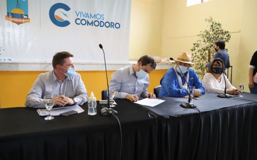 El intendente licitó obras importantes de servicios públicos y la renovación de una plaza histórica