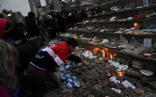 “Marcha de las piedras”: nuevos actos, en memoria de los muertos por el COVID-19 en Argentina
